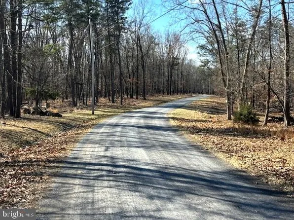 6 Noland Ridge Rd, Slanesville, WV 25444