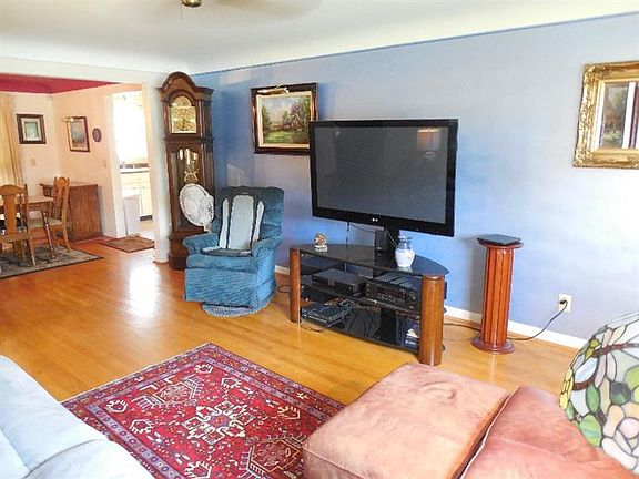 3rd image of 4109 Westwood Northern Blvd