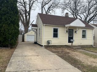 923 Harriet Ave, Aurora, IL 60505