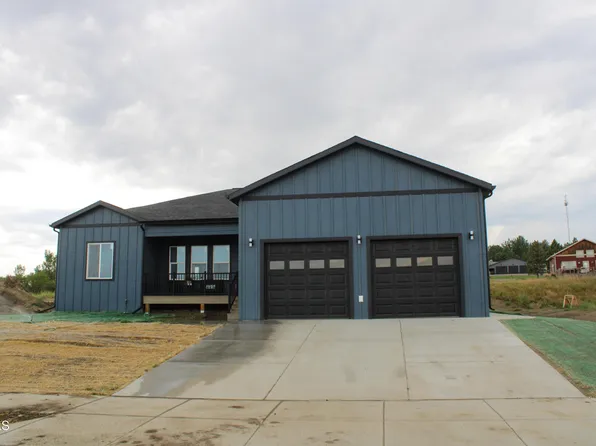 1305 Tara Ln SW, Watford City, ND 58854