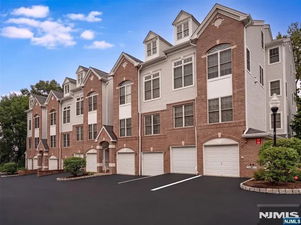 9 Goffle Brook Court #205, Hawthorne, NJ 07506