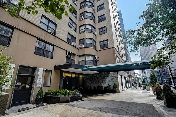 Rented by Compass | media 22