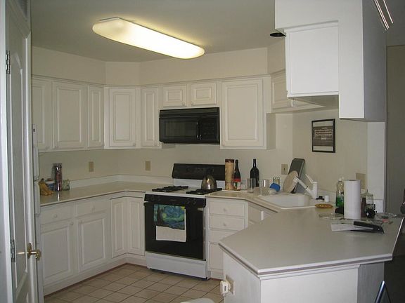2nd image of 6916 Fairfax Dr Unit 318