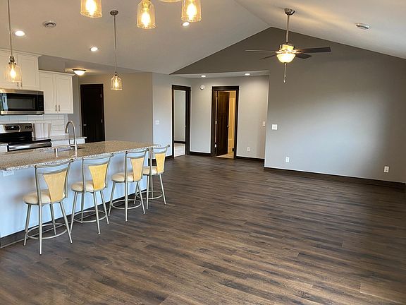 2nd image of 310 Horizon Dr