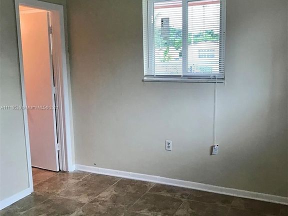 5th image of 1540 NW 183rd St