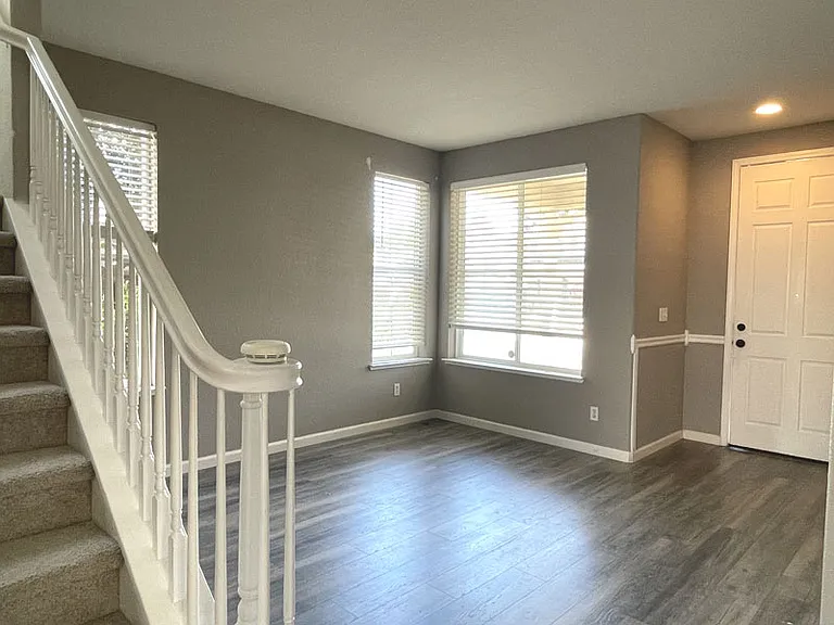 1426 Bello Dr — Photo 3