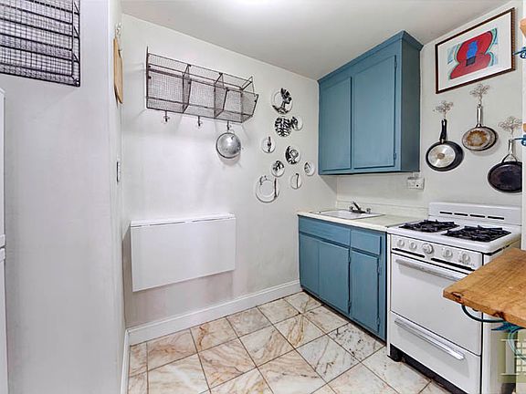 2nd image of 212 E Broadway #G902