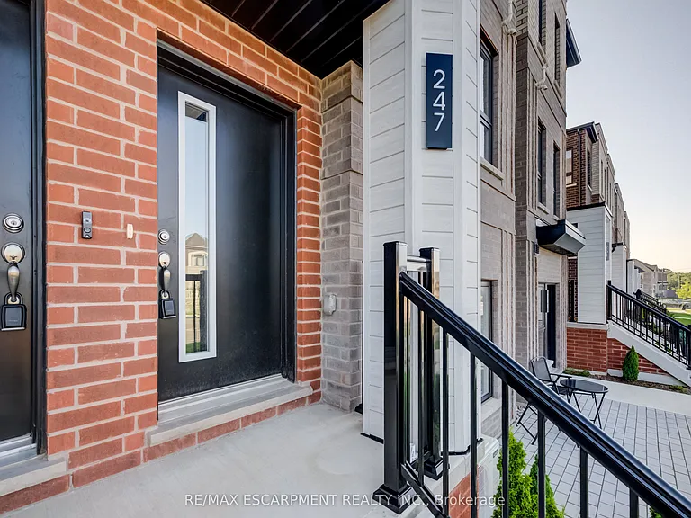 247 Burke St — Photo 4