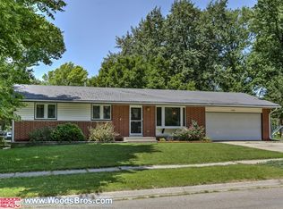 1131 Cottonwood Dr, Lincoln, NE 68510