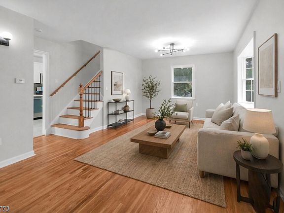 4th image of 9 Longview Ave