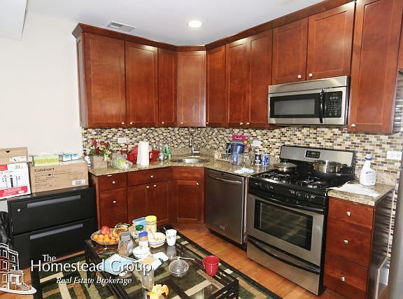 3rd image of 2320 W Arthur Ave APT 03