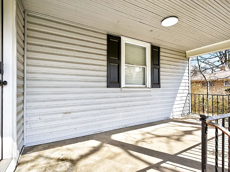 1930 Stevens Ave — Photo 6