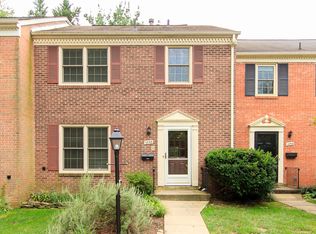 1858 Golf View Ct, Reston, VA 20190
