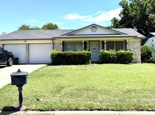 408 NW Douglas St, Burleson, TX 76028