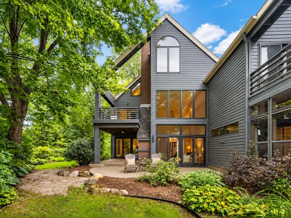 6658 Smithtown Rd, Excelsior, MN 55331