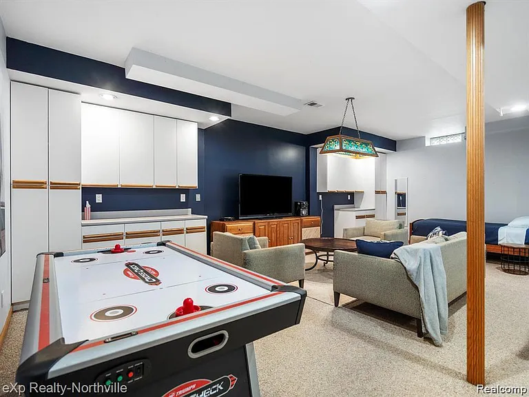 38205 Connaught Dr — Photo 40
