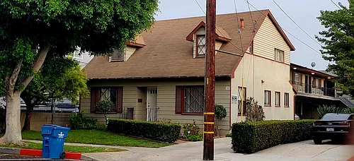 330 W Queen St Photo 1