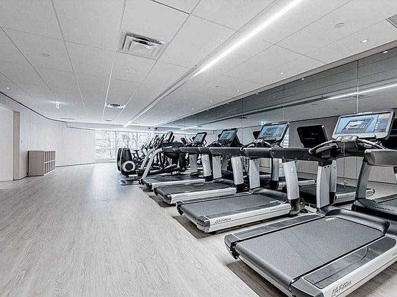 4th image of 1001 Bay St #2116
