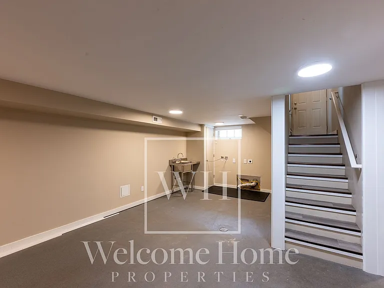 334 E Chestnut St — Photo 26
