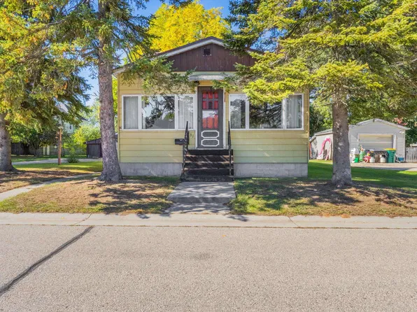 61 State St, Marinette, WI 54143