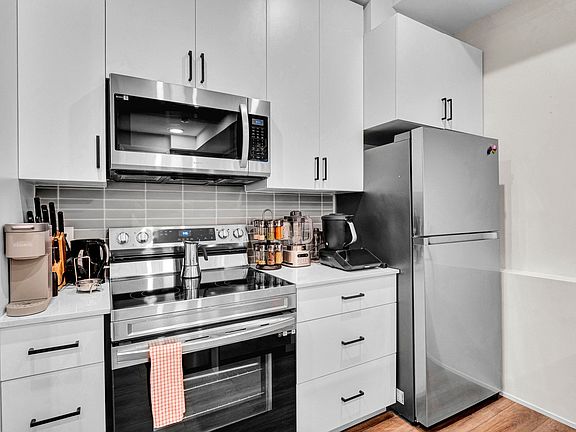 4th image of 320 Perrier Ave #Basement