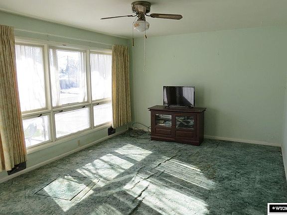 2nd image of 930 Sierra Dr