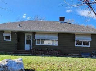 1650 4th Ave, Windom, MN 56101