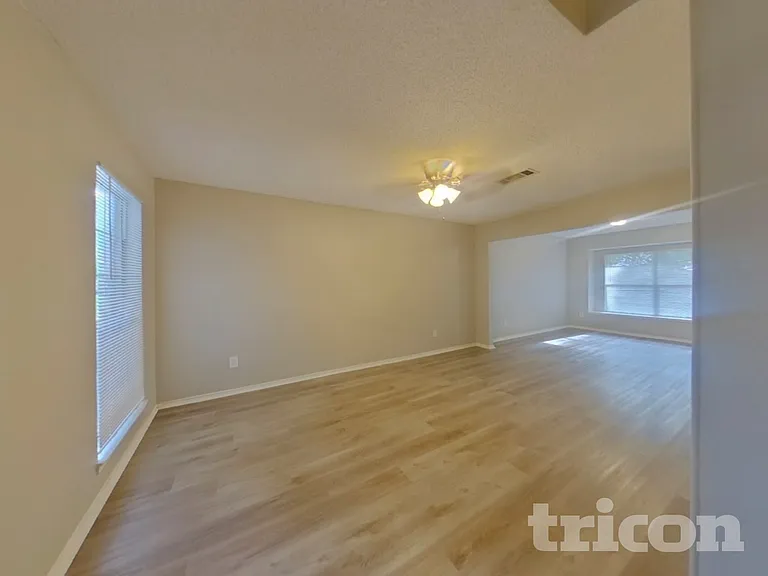 6729 Daffodil Ct — Photo 2