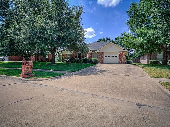 4th image of 903 Oak Dr