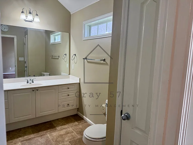 2071 Village Ln — Photo 8
