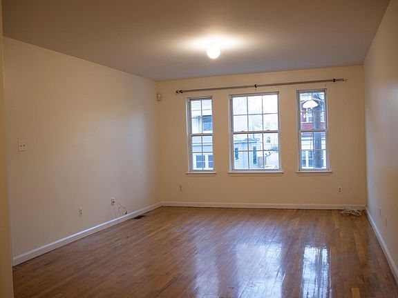 2nd image of 59 Schley St Floor 1