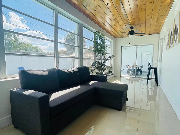 7904 Miramar Pkwy — Photo 8