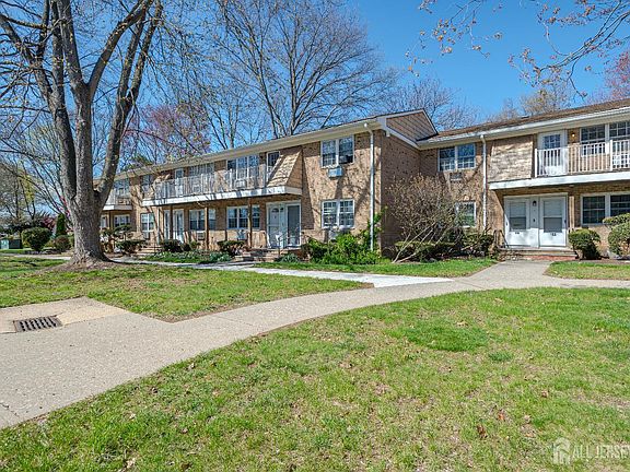2nd image of 363 Cranbury Rd APT C14