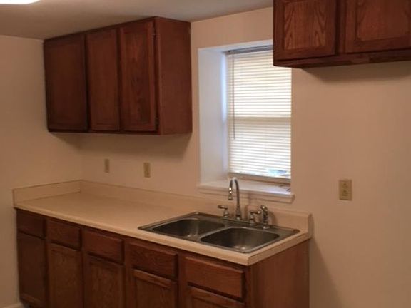 3rd image of 813 W Greenwood Ave