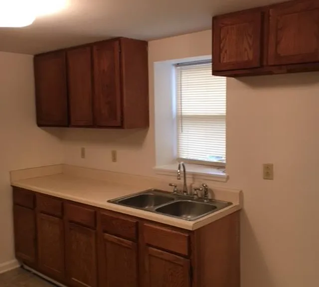 813 W Greenwood Ave — Photo 3