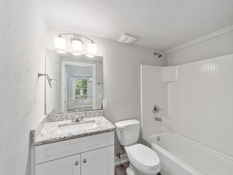 724 NW 3rd Ave #B — Photo 5