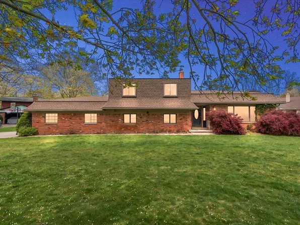 6079 Venice Dr, Commerce Township, MI 48382
