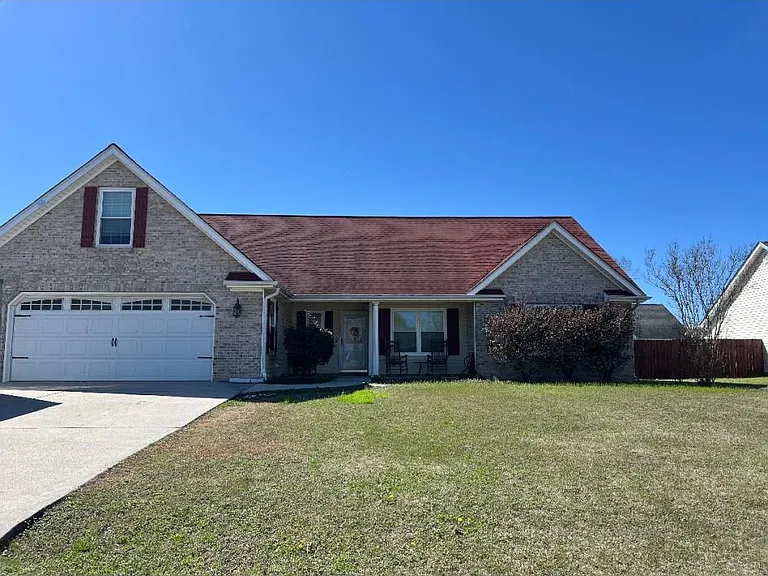 405 Century Dr — Photo 1