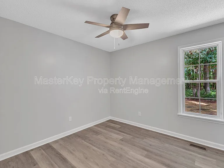 715 Proctor St — Photo 8