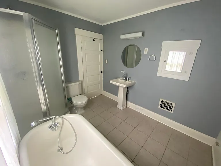 2580 Glenmawr Ave — Photo 15