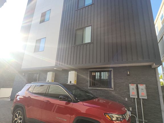 3rd image of 3737 S Catalina St #1