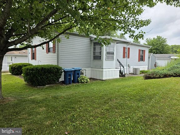 5th image of 49 Meadow Run Pl