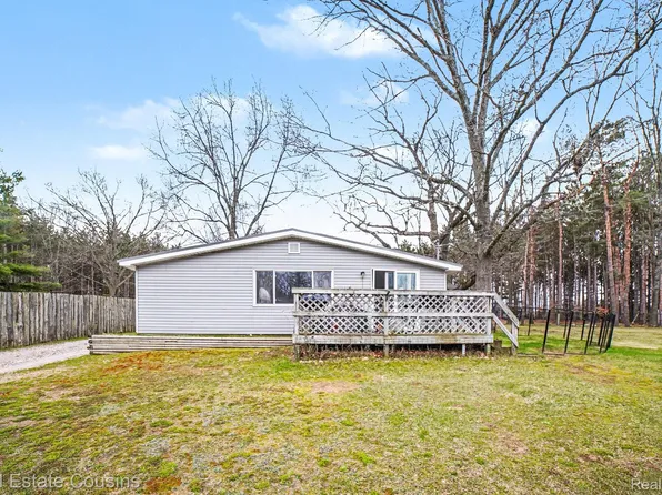 5881 Apple Hill Dr, Lake, MI 48632