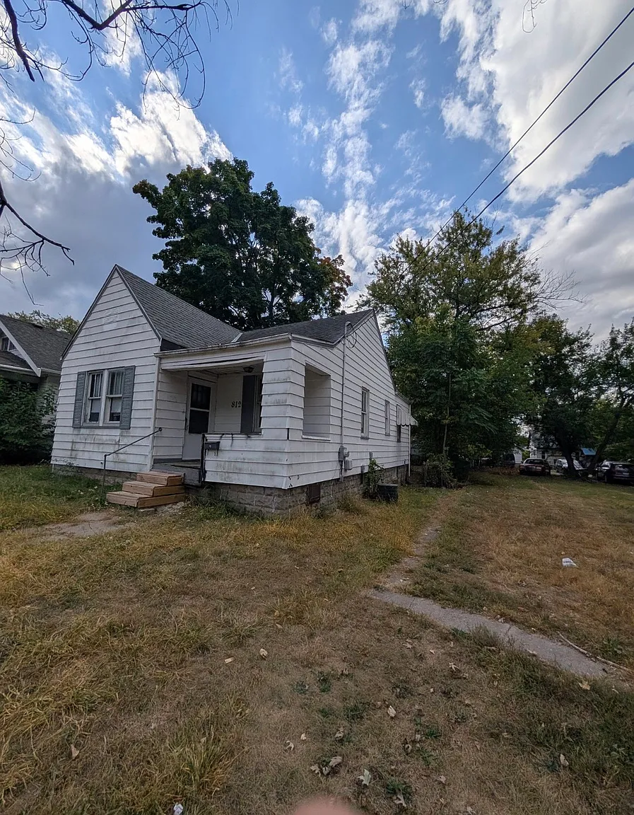 812 W Macqueen Ave photo 1