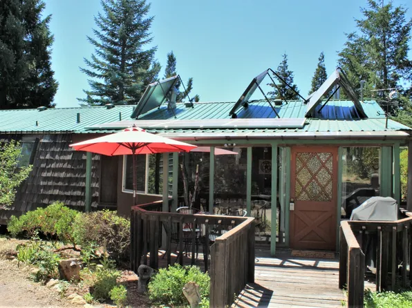 442 Redwood Rd, Mount Shasta, CA 96067