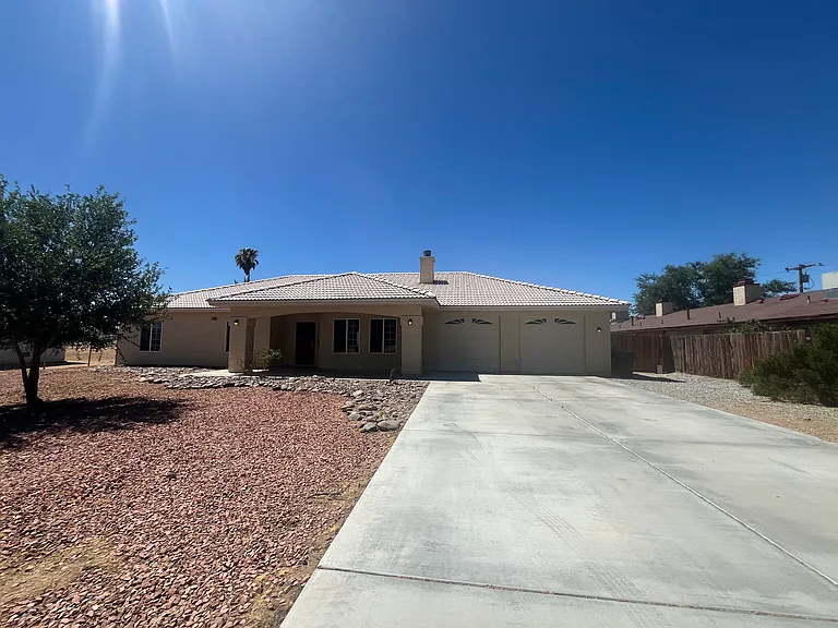20255 Rimrock Rd — Photo 2