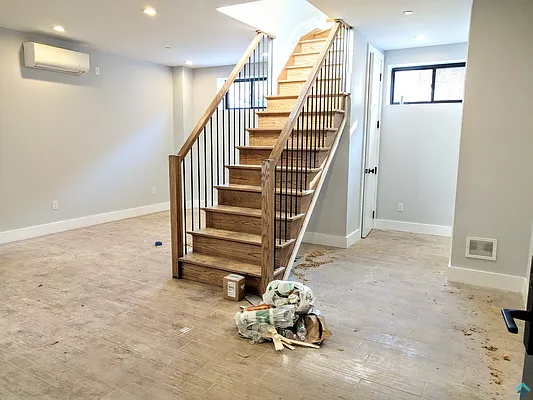 Rented by EXR | media 30