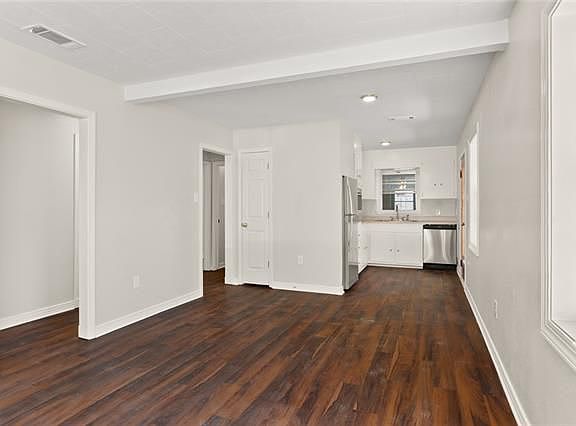 5th image of 811 Barbe St
