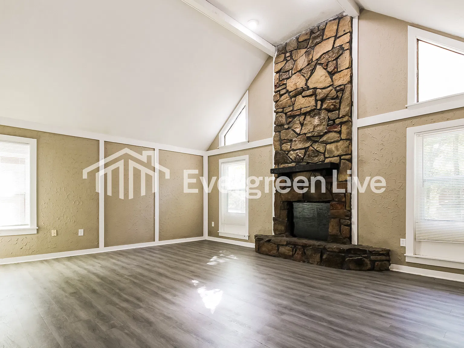 4 bed, 3.0 bath, 2325 sqft, $1,595 — Photo 4
