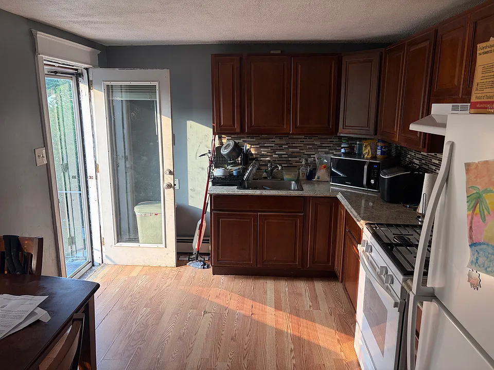 541 Chester Pike #2R